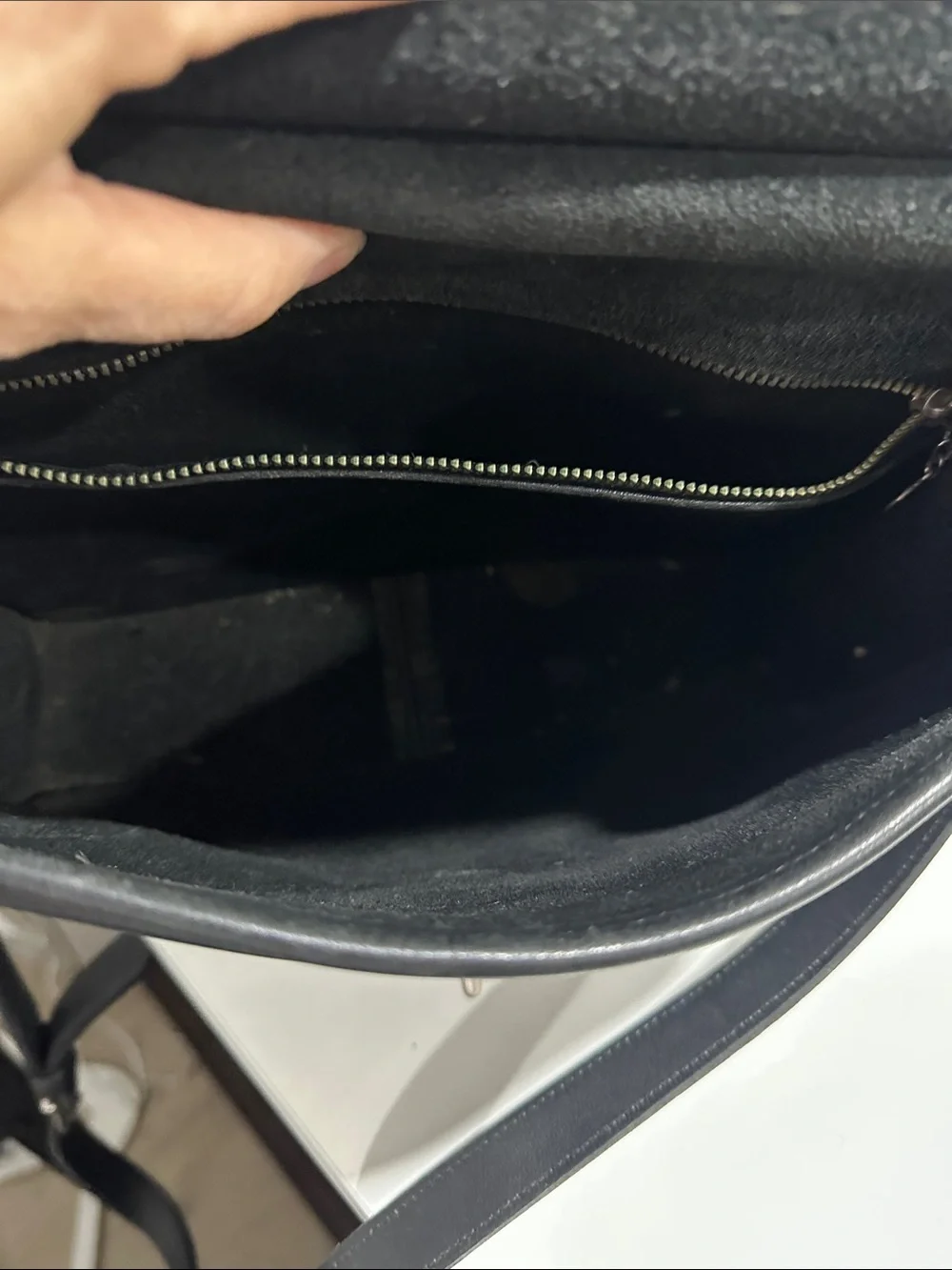 Classic Black Leather Crossbody Satchel - Unbranded